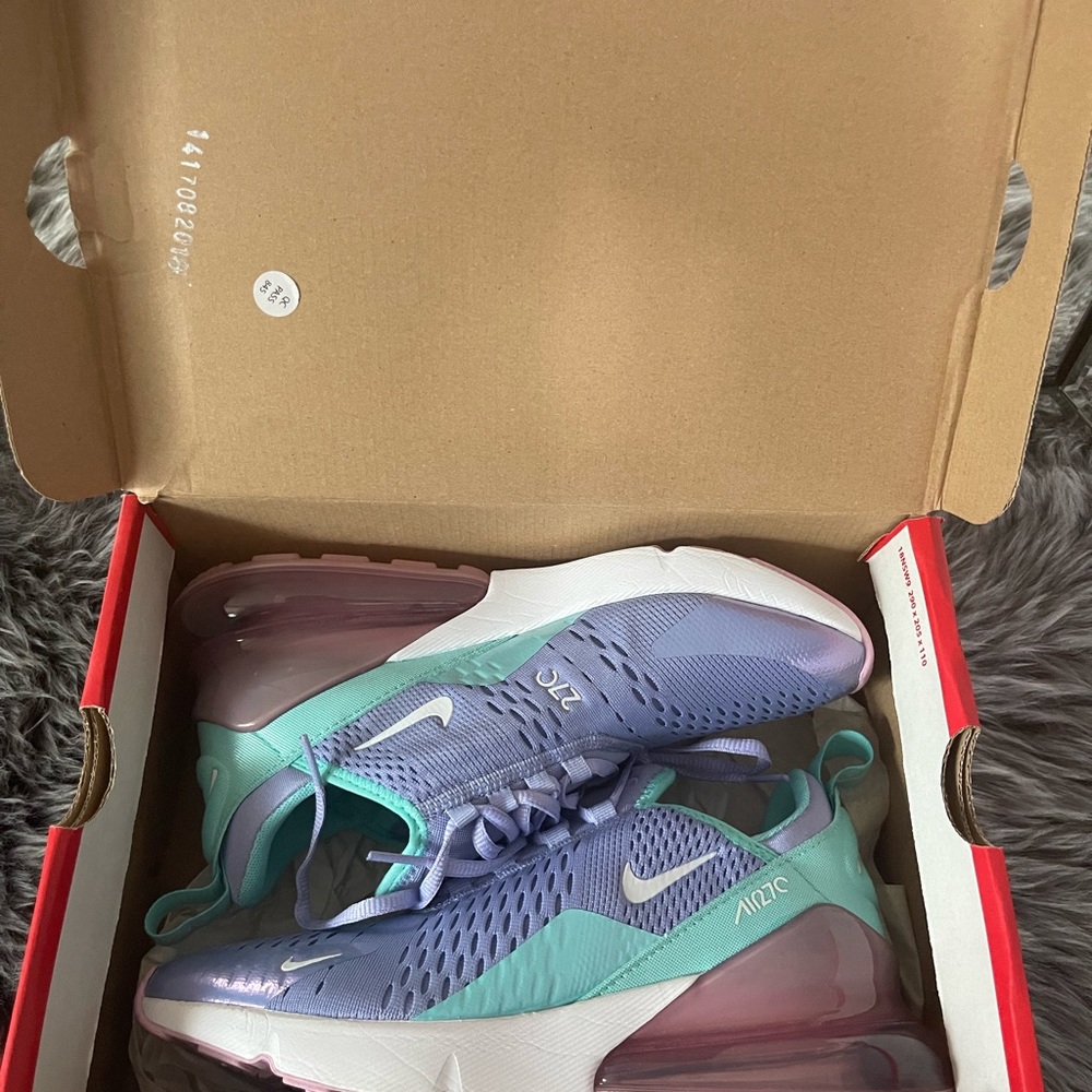 🧜‍♀️💜🩵Nike Air Max 270👟(6.5 Youth)